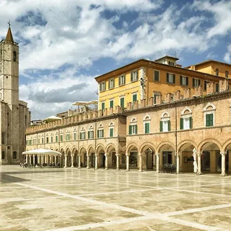 La Loggia Del Popolo شقة
